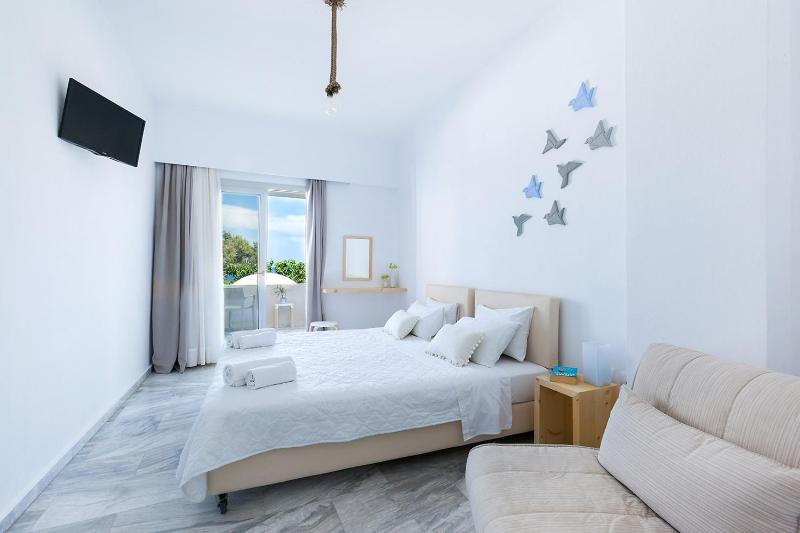 Standard Double Room with Sea View image 3