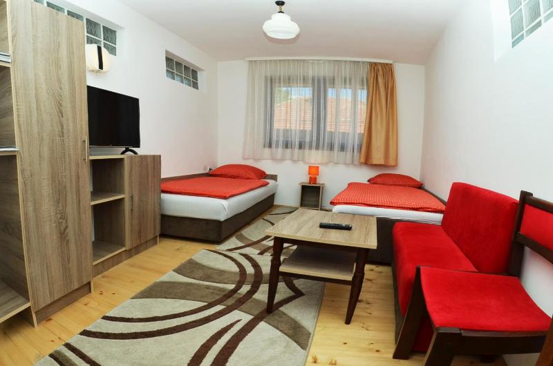 Studio Apartment image 3