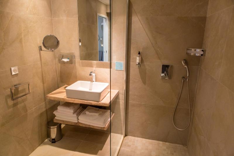 Junior Suite with Garden View image 2