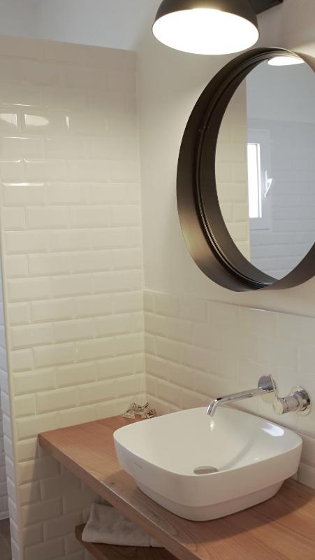One-Bedroom Apartment image 3