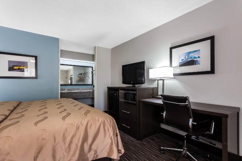 King Room - Non-Smoking image 4