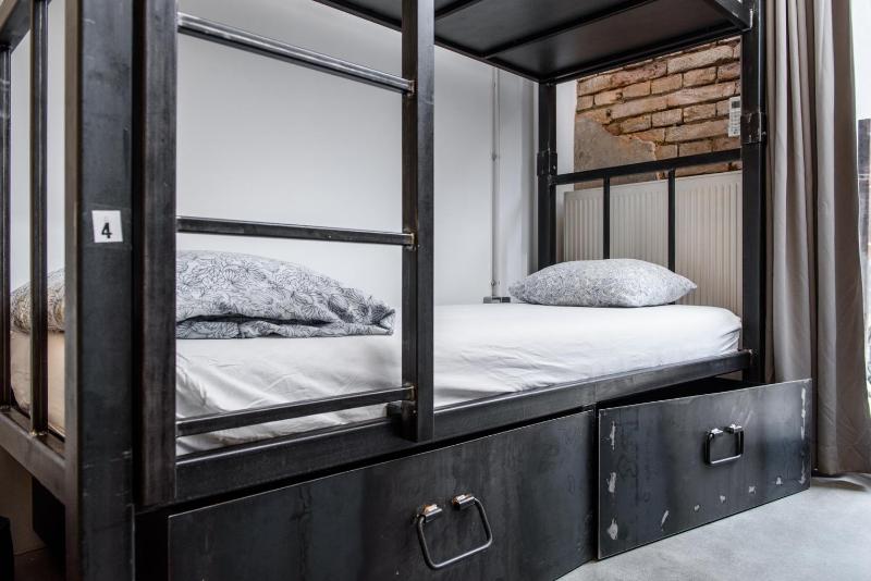Bunk Bed in Mixed Dormitory Room image 3