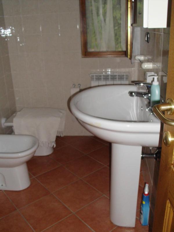One-Bedroom Apartment image 2