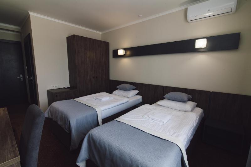 Large Double or Twin Room image 2