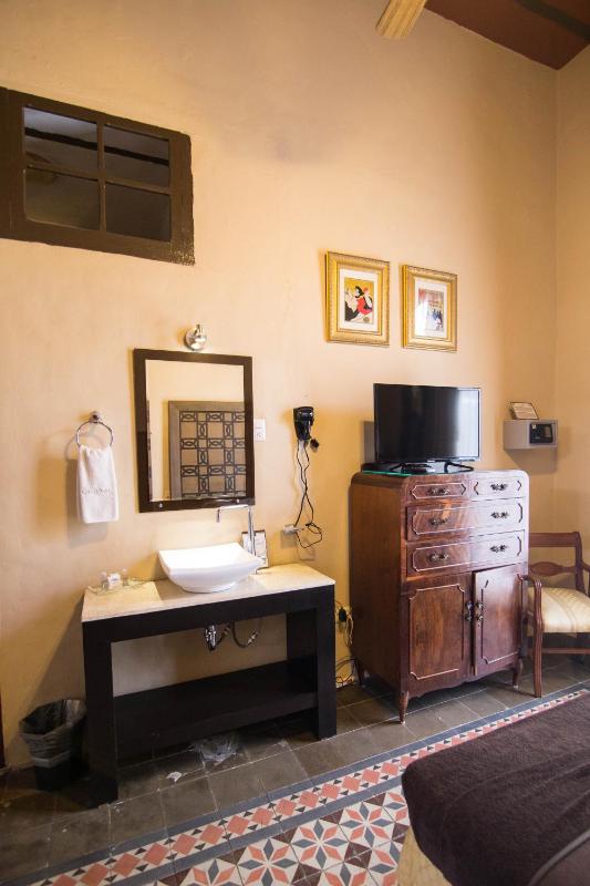 El Gran Hotel - image 2