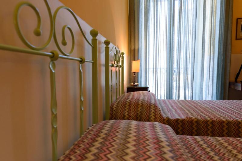 Double Room with Balcony image 4