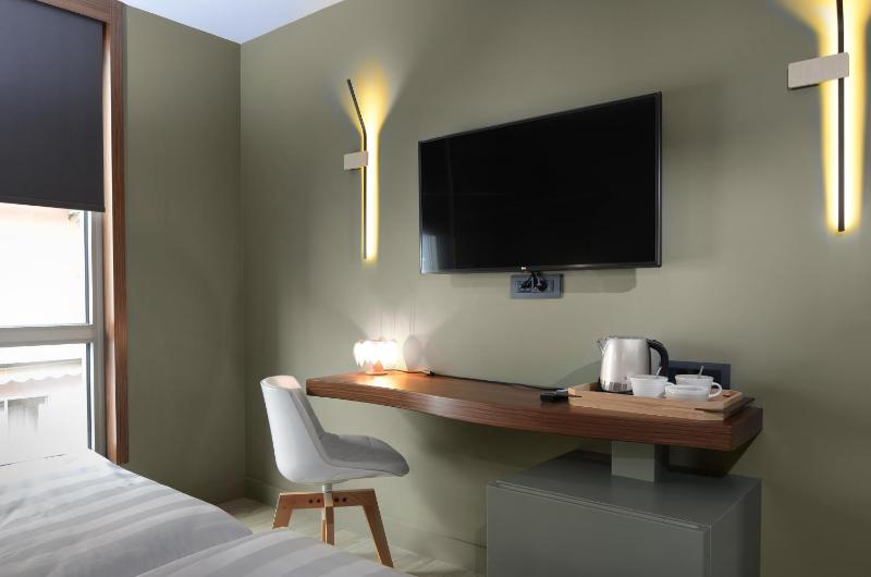 Classic Twin/ Double Room image 3