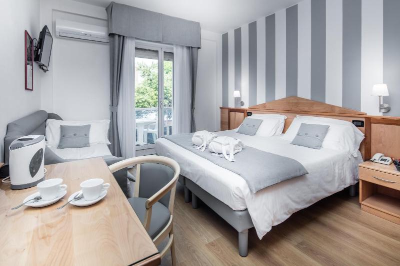 Double Room image 4