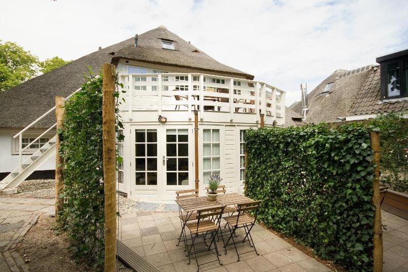 One-Bedroom Apartment with Garden View image 2