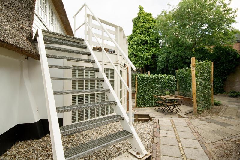 Deluxe Apartment with Garden View image 2