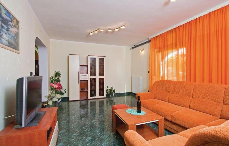 Three-Bedroom Apartment with Terrace image 2