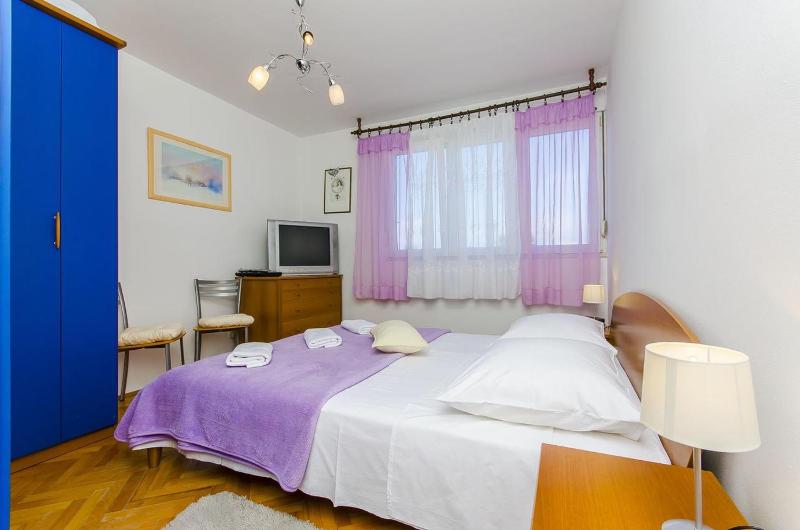 One-Bedroom Apartment image 1