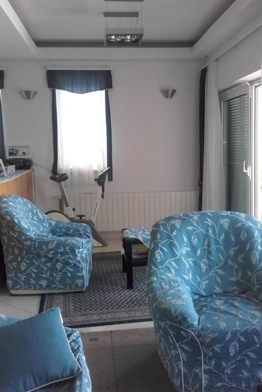 One-Bedroom Apartment with Terrace and Sea View image 3