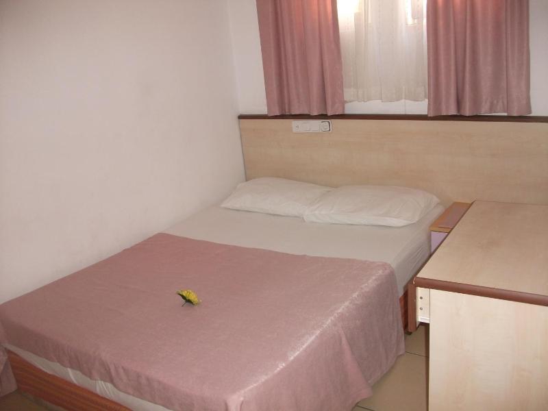 One-Bedroom Apartment image 1