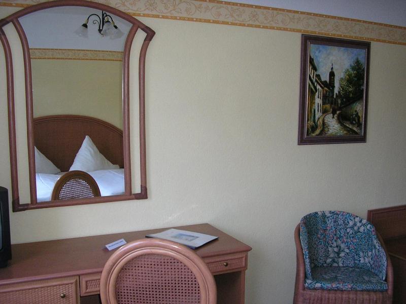 Double Room image 3