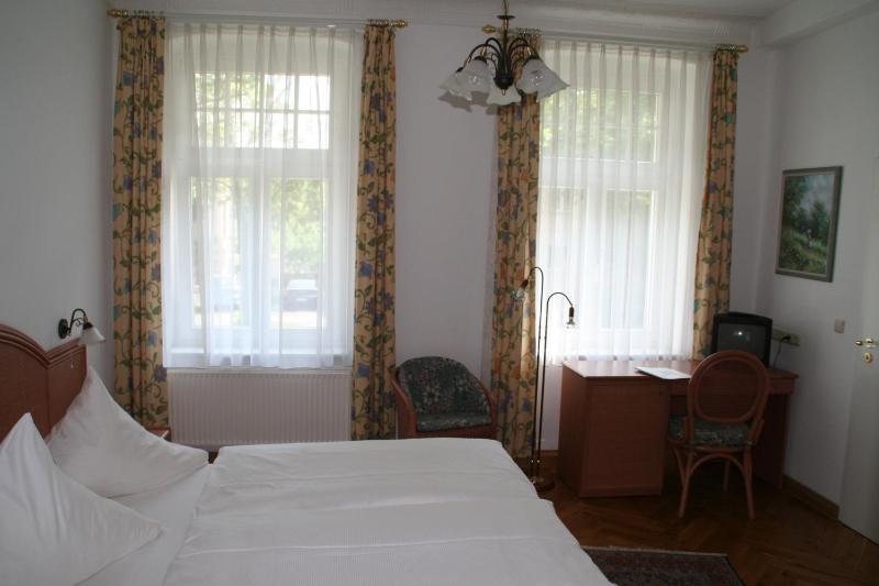 Double Room image 2