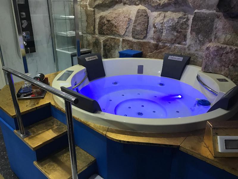 Deluxe Apartment image 2