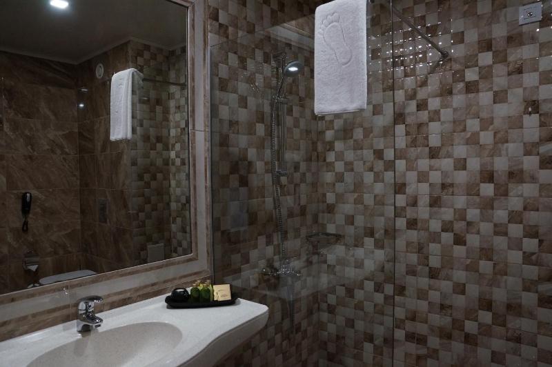 Double or Twin Room with Balcony (2 Adults) image 4