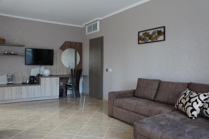 One-Bedroom Suite image 4
