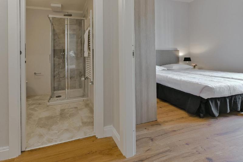 Apartments Florence - Santa Croce Deluxe - image 9