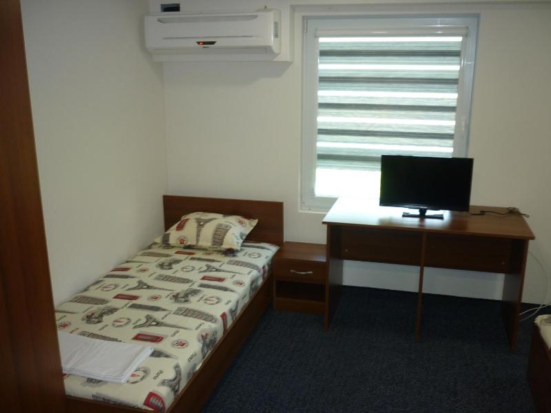 Single Room with Private Bathroom image 4
