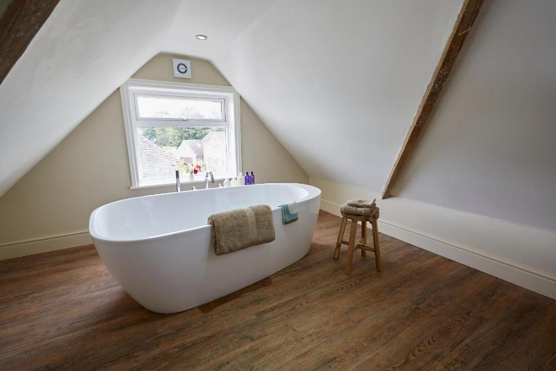 Standard King Room image 2