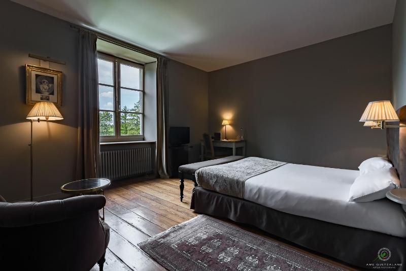 Deluxe Double or Twin Room image 2
