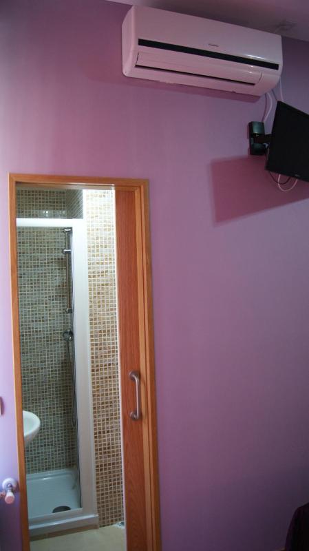 Double Room with Private Bathroom image 3