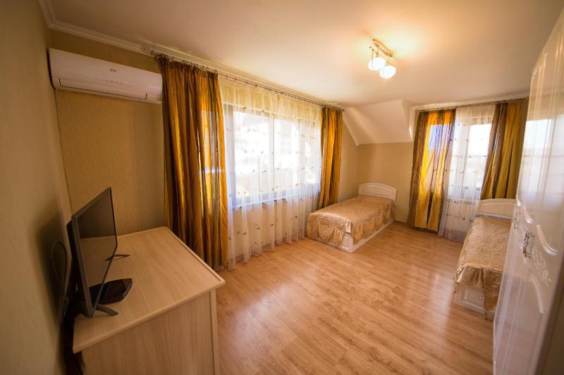 Twin Room image 2