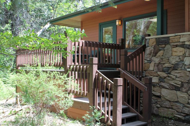 One-Bedroom Chalet with Forest View image 3