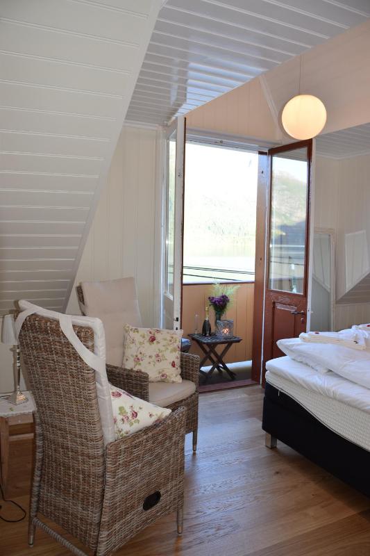 Deluxe Double Room with Balcony and Sea View image 1