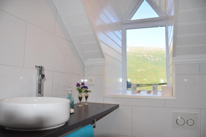 Deluxe Double Room with Balcony and Sea View image 3