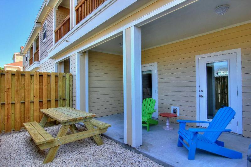 Three-Bedroom Townhouse image 3