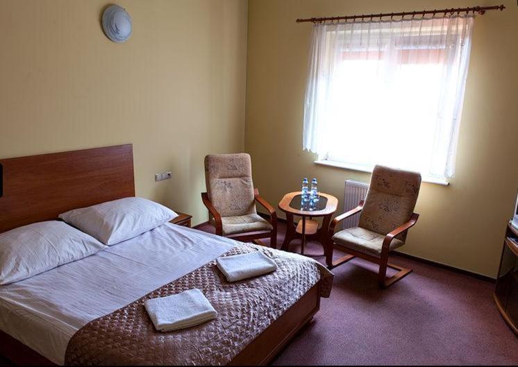Twin Room image 2