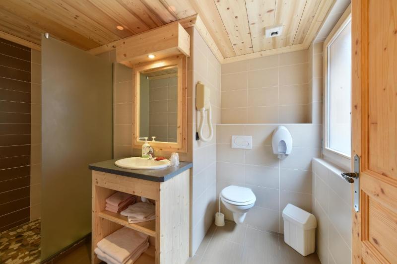 Two-Bedroom Suite (6 Adults) image 4
