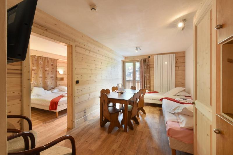 Two-Bedroom Suite (6 Adults) image 2