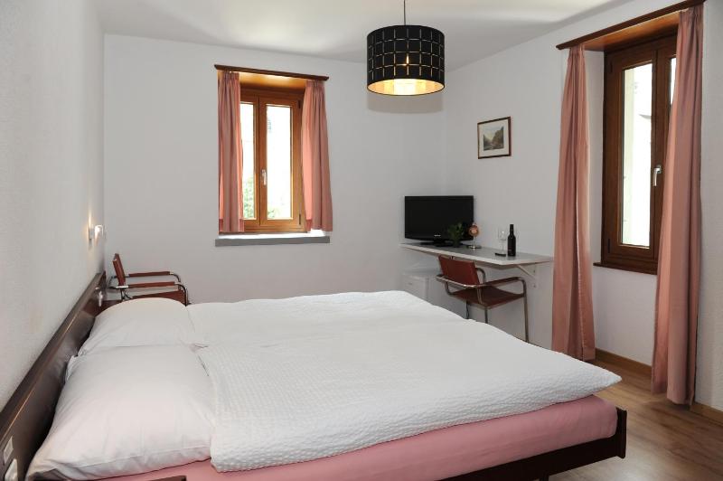 Superior Twin Room image 3