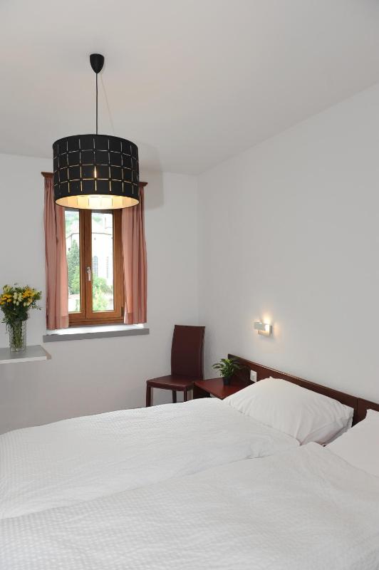Standard Twin Room image 4