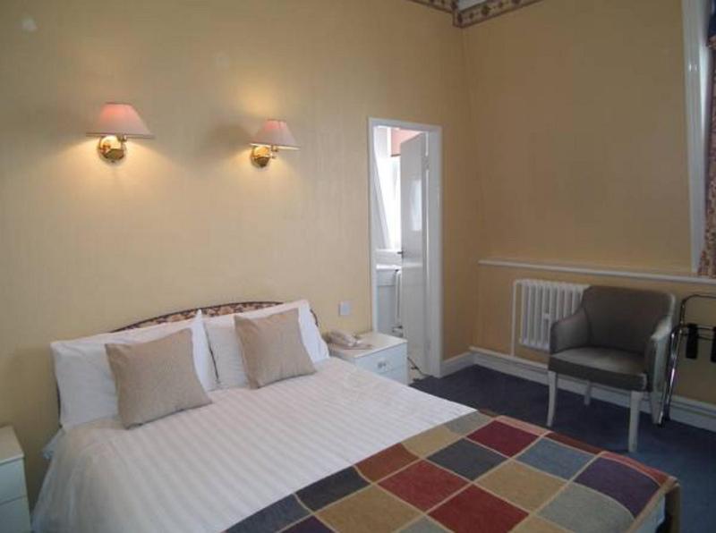 Double Room image 2