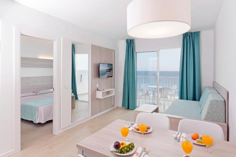 One-Bedroom Apartment with Sea View and Terrace image 4
