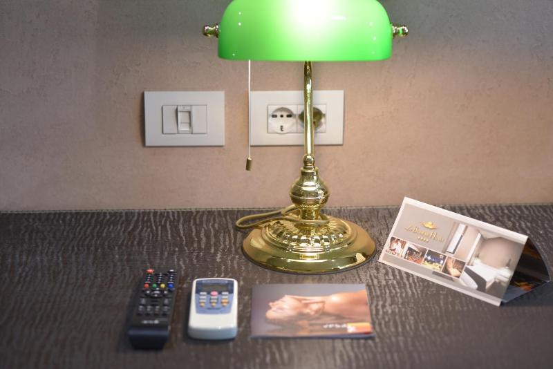Single Room image 4