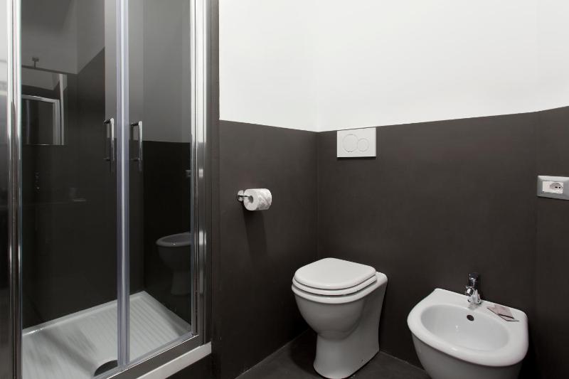 Deluxe King Room image 2