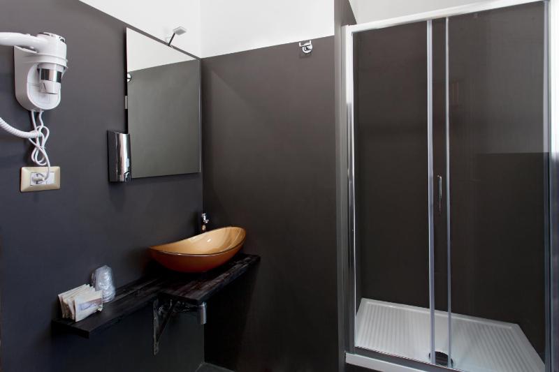 Luxury Quadruple Room image 3