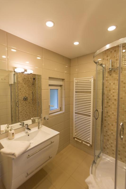 Double Room image 3