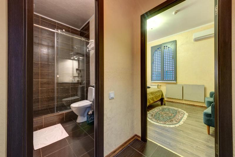 Double Room image 4