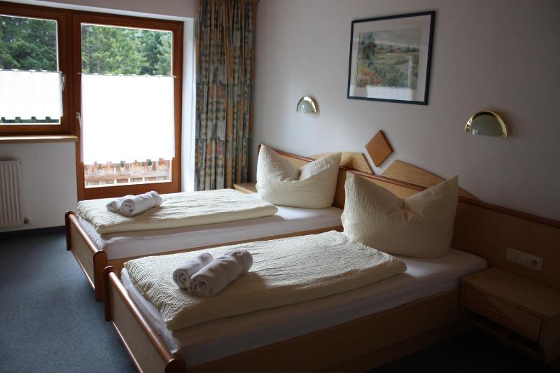 Double or Twin Room with Balcony image 4