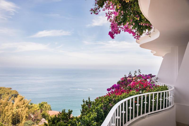 Grand Miramar All Luxury Suites & Residences - image 2