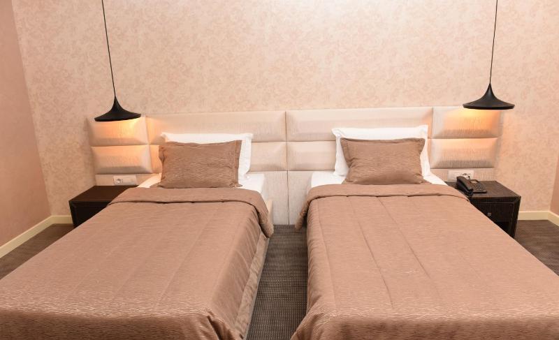 Twin Room with Balcony image 3