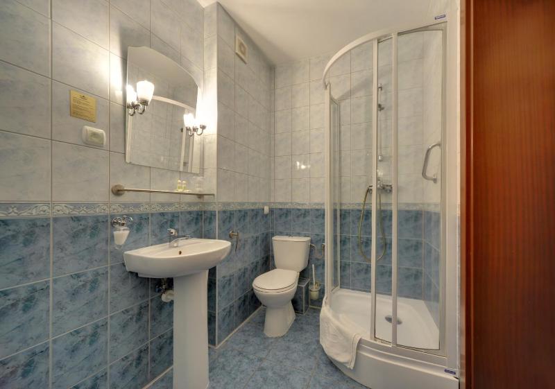 Twin Room image 1