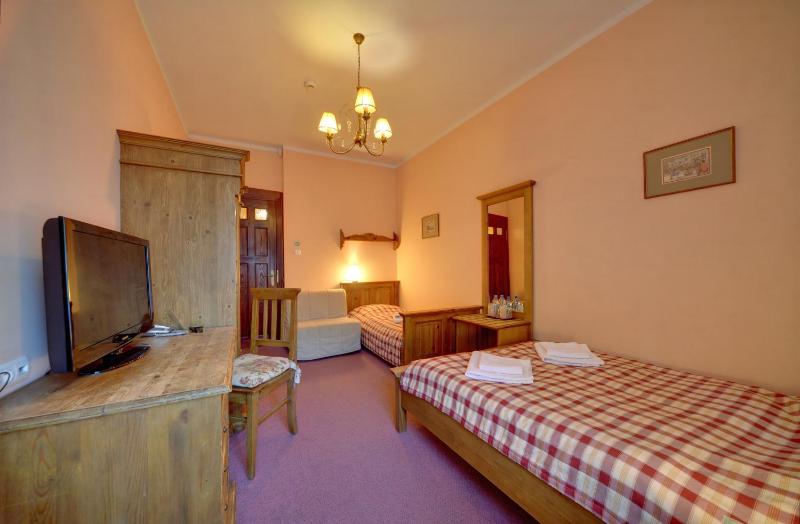 Triple Room with Bath image 1
